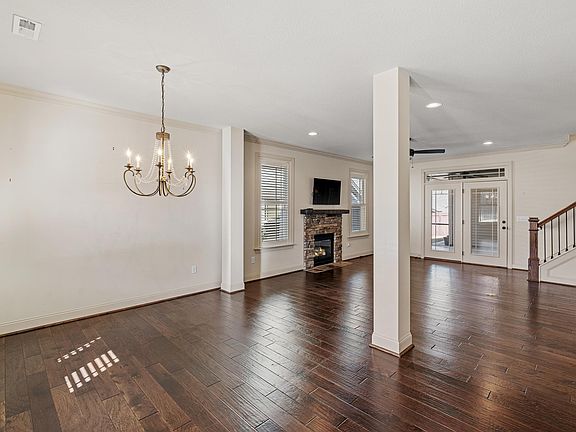 5th image of 313 Brownstone Cir