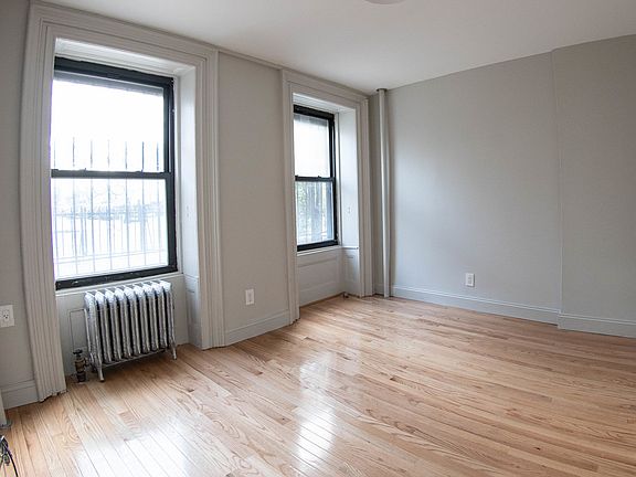 5th image of 37 Jefferson Ave #2