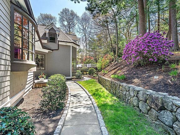 5th image of 1 Graystone Ln