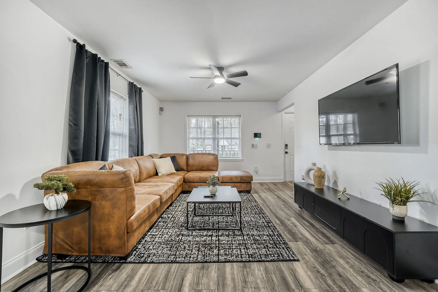 3 bed, 1648 sqft, $3,500 — Photo 1