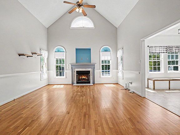 3rd image of 171 Churchill Downs Dr