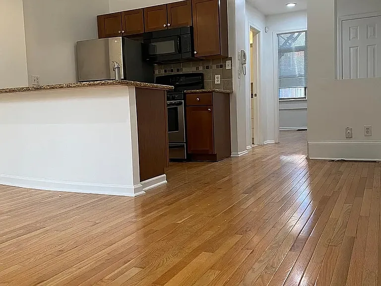 327 S 12th St — Photo 6