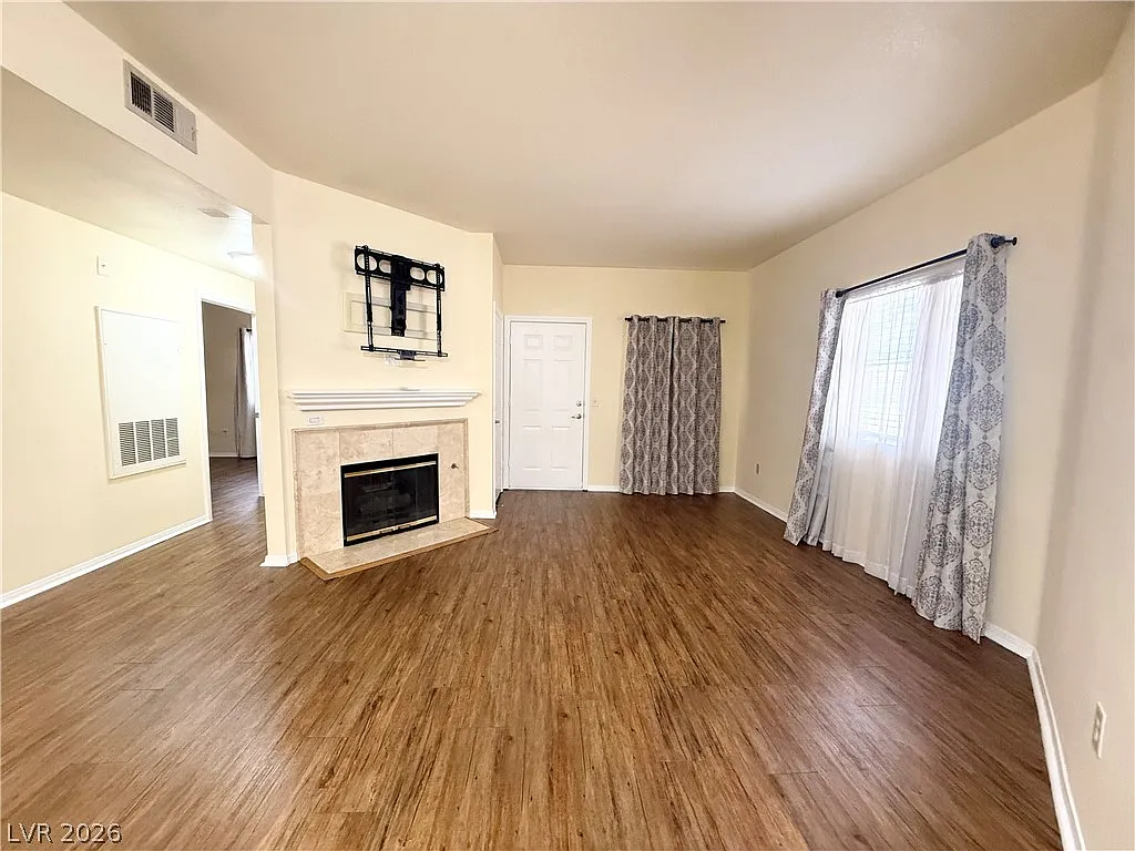 2 bed, 2.0 bath, 1034 sqft, $1,590 — Photo 4