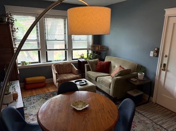 2719 W Wellington Ave #2, Chicago, IL 60618
