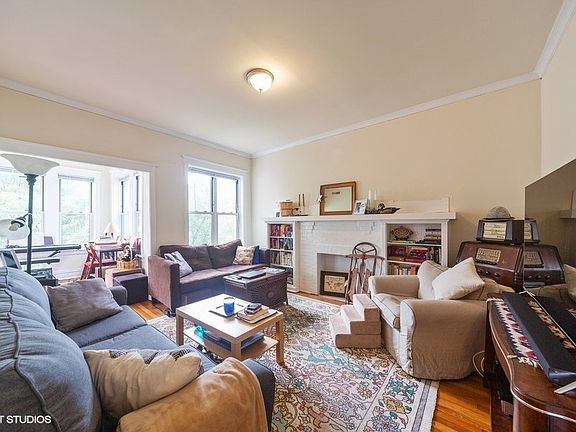 3rd image of 3625 N Keeler Ave #3S