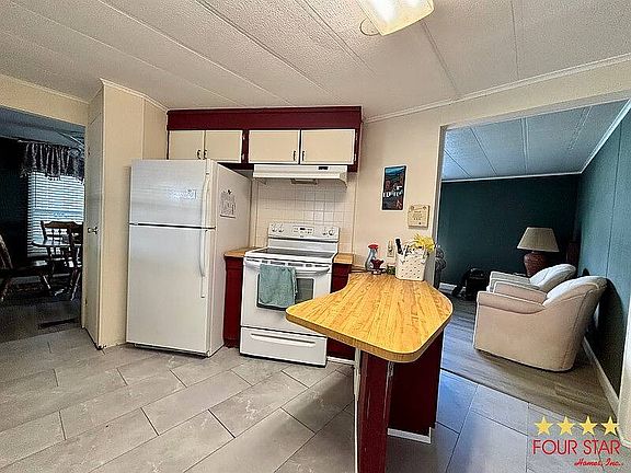 3rd image of 115 Regency Dr