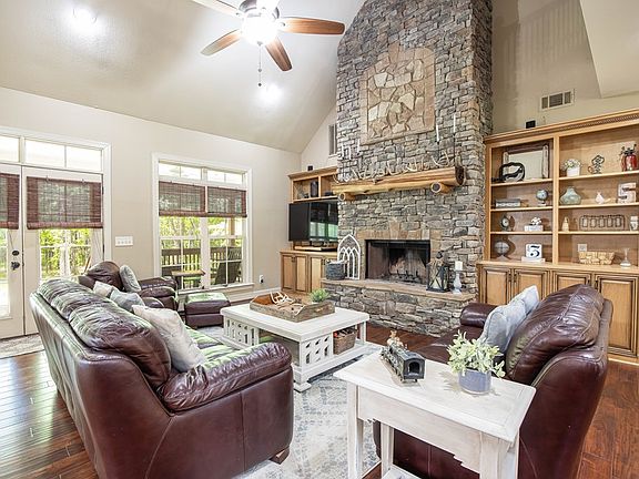 5th image of 3450 McKee Rd