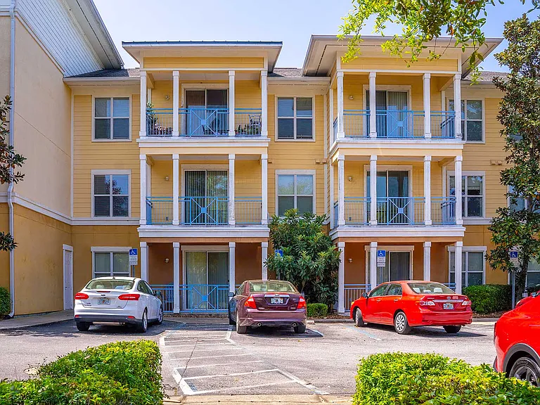 1810 W Cervantes St — Photo 36