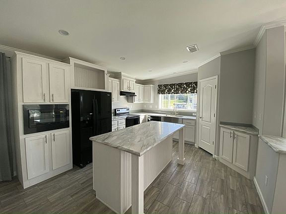 4th image of 7006 Woodford St