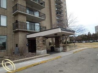 3rd image of 16400 N Park Dr APT 212