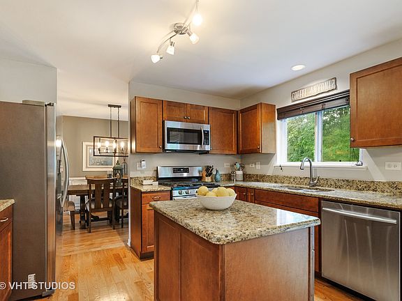3rd image of 1131 Chesterfield Ln