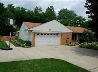 7001 Westview Dr, Brecksville, OH 44141