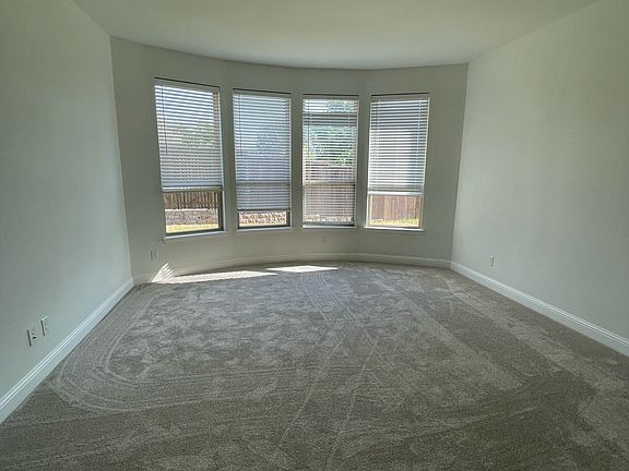 3rd image of 518 Overton Ave