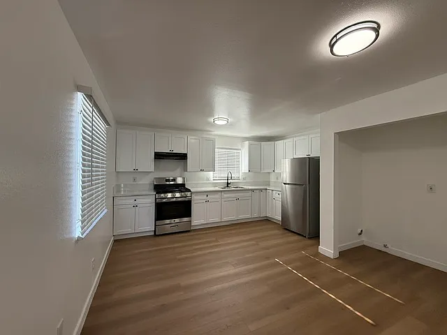 8718 S Main St — Photo 1