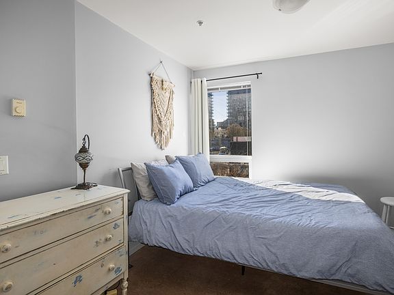5th image of 932 Johnson St #202