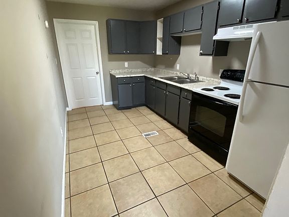 3rd image of 11 Drew Ln #11