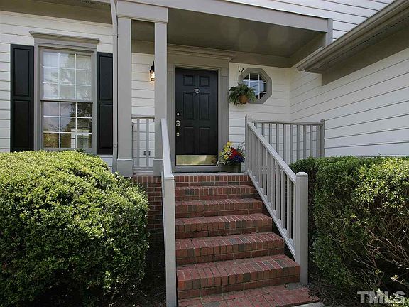 2nd image of 100 Corbin Hill Cir