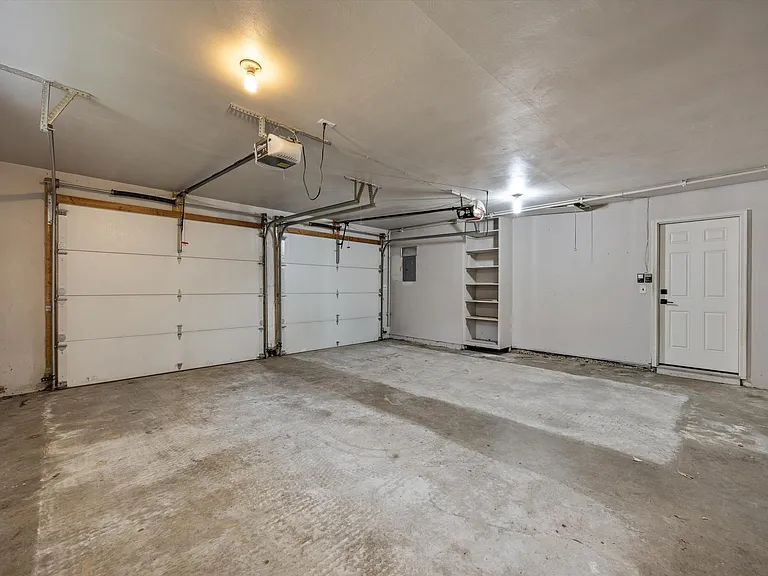 4790 Belzair Dr — Photo 22