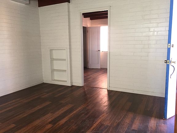 4th image of 2501 E Blacklidge Dr