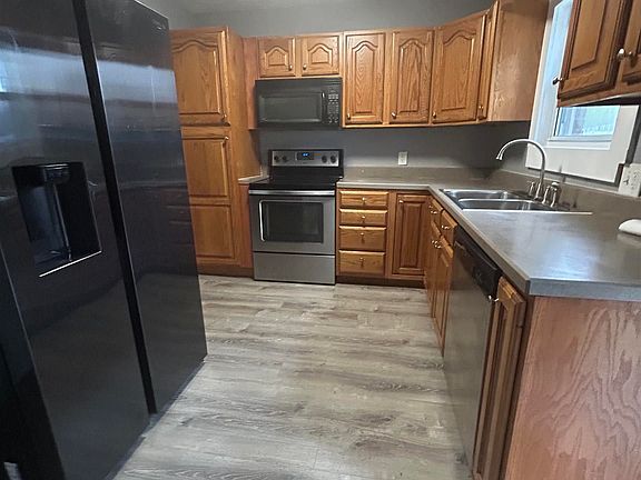 2nd image of 2403 Newton St