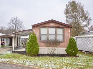 56 Flagler Dr #56, Olmsted Falls, OH 44138