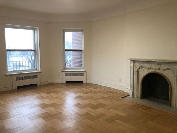 3rd image of 6 Montague Ter APT 2D