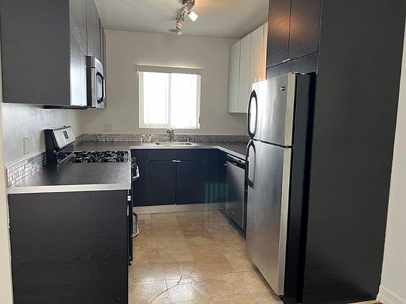 5th image of 11915 Darlington Ave APT 6