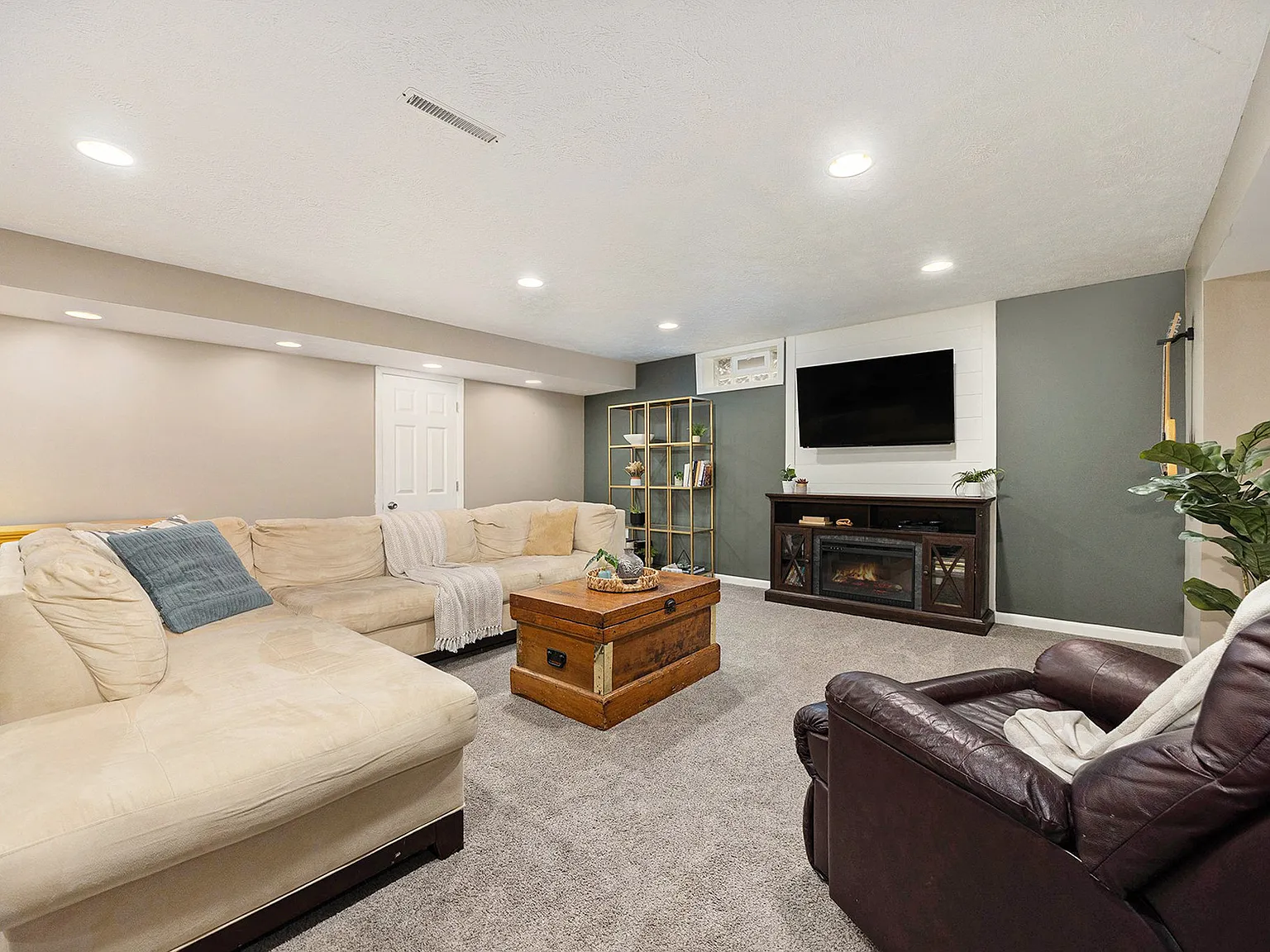 3 bed, 1172 sqft, $2,400 — Photo 4