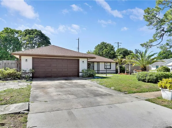 1237 Wynnedale Rd, West Palm Beach, FL 33417