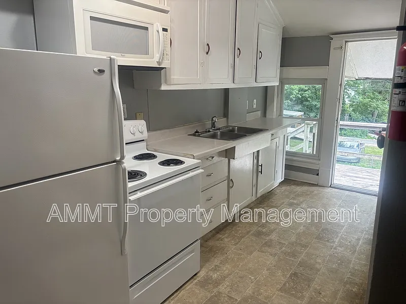 1 bed, 1.0 bath, $795 — Photo 2