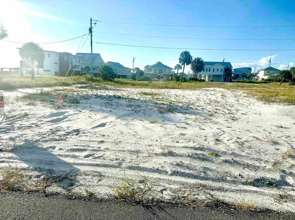 106 29th St, Mexico Beach, FL 32456