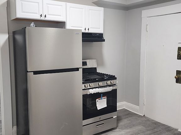 3rd image of 451 Norfolk St #2