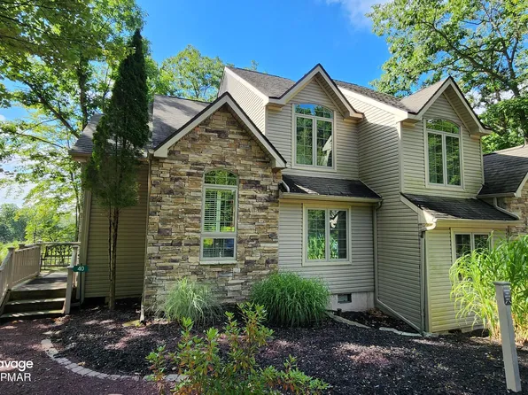 40 Summit Wind Dr, Lake Harmony, PA 18624