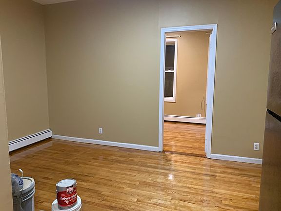 3rd image of 106 Victory Blvd #2A