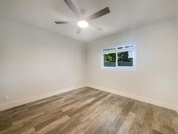 5th image of 3233 SW 14th Avenue