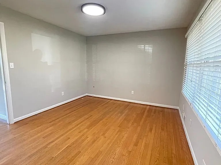 235 Thomas Nelson Ln — Photo 9