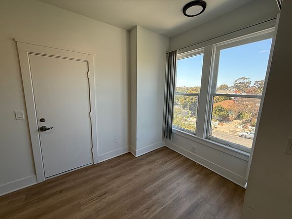 4th image of 1929 Market St #102