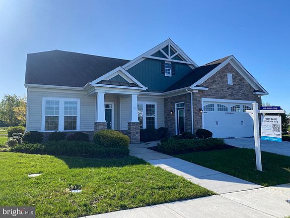 3rd image of 34 Royal View Dr