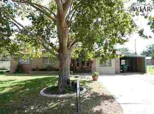 212 Mesquite Dr, Burkburnett, TX 76354