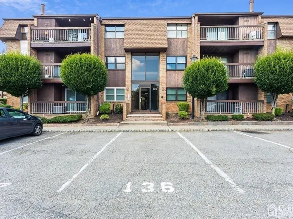 619 Sharon Garden Ct, Woodbridge, NJ 07095