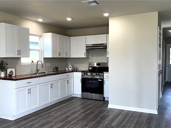 4th image of 808 E 6th St