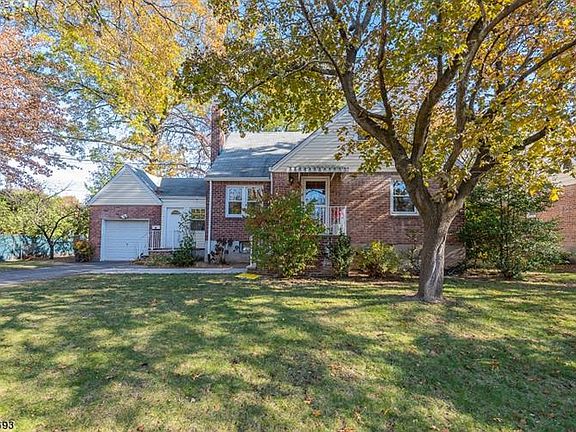 3rd image of 429 E Park Dr