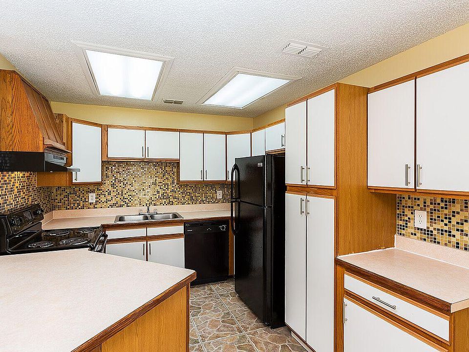 1st image of 959 Cambridge Ct