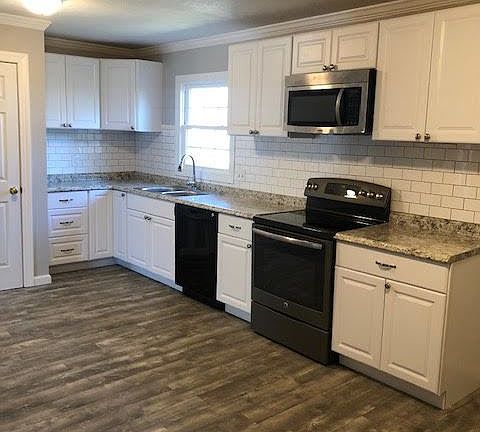 3rd image of 185 Holmes Cir