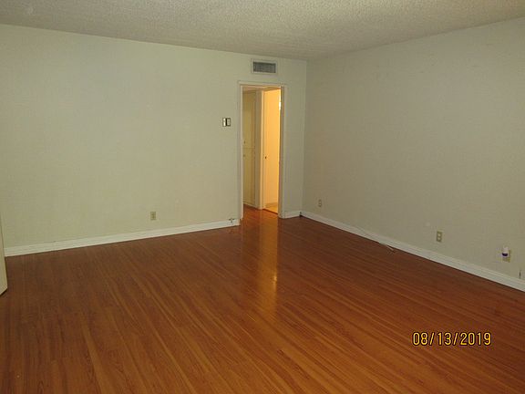 5th image of 5414 Newcastle Ave APT 35