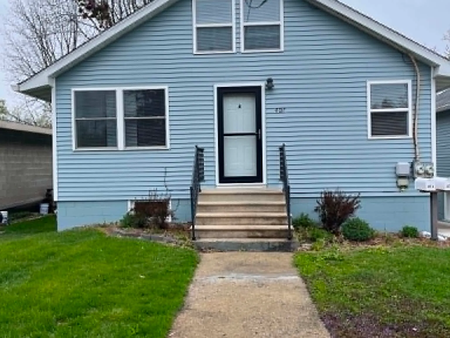 4 bed, $1,700 — Photo 1