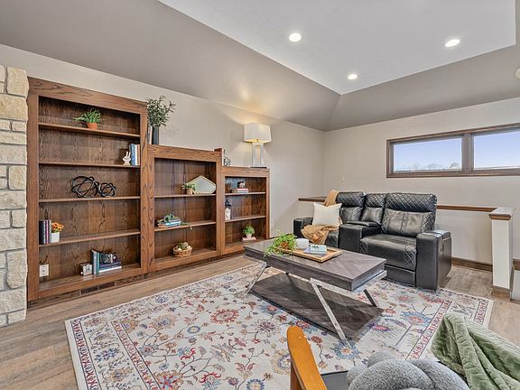 3rd image of 68 E Saint Cloud Pl
