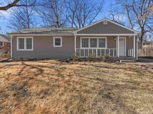 417 Wickham Rd, Manhattan, KS 66502