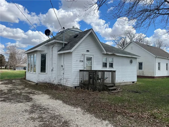 206 S East St, Macksburg, IA 50155