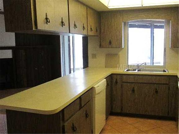 5th image of 13 Waterford Dr